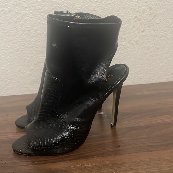 bebe Jessamyn Open Toe Bootie Heels Size 6 - Picture 2 of 8